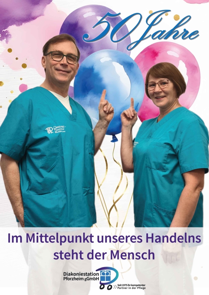 50 Jahre Diakoniestation Pforzheim Bild mit Luftballons und zwei Mitarbeitern
